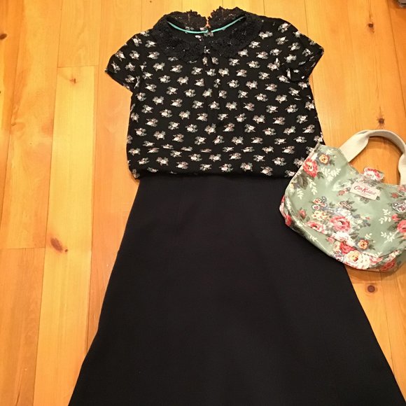 Boden black floral blouse with lace collar - Picture 6 of 7
